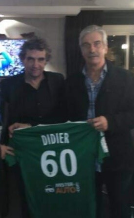 Section 38 - Saint Saturnin les avignon _ Rocheteau remet un maillot à didier pour ses 60 ans
