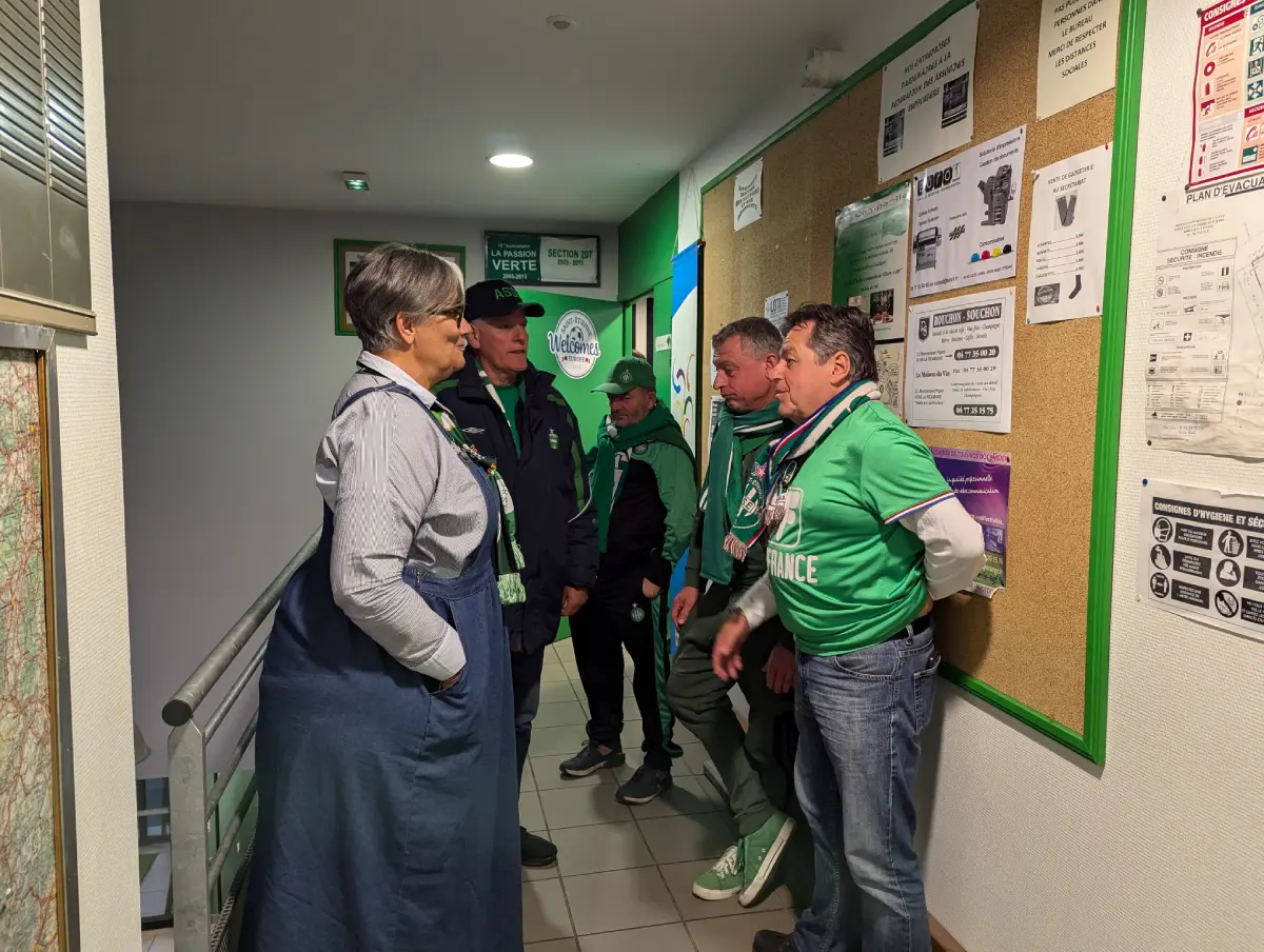 Fédération des associés supporters stéphanois - Siège et bar (8)