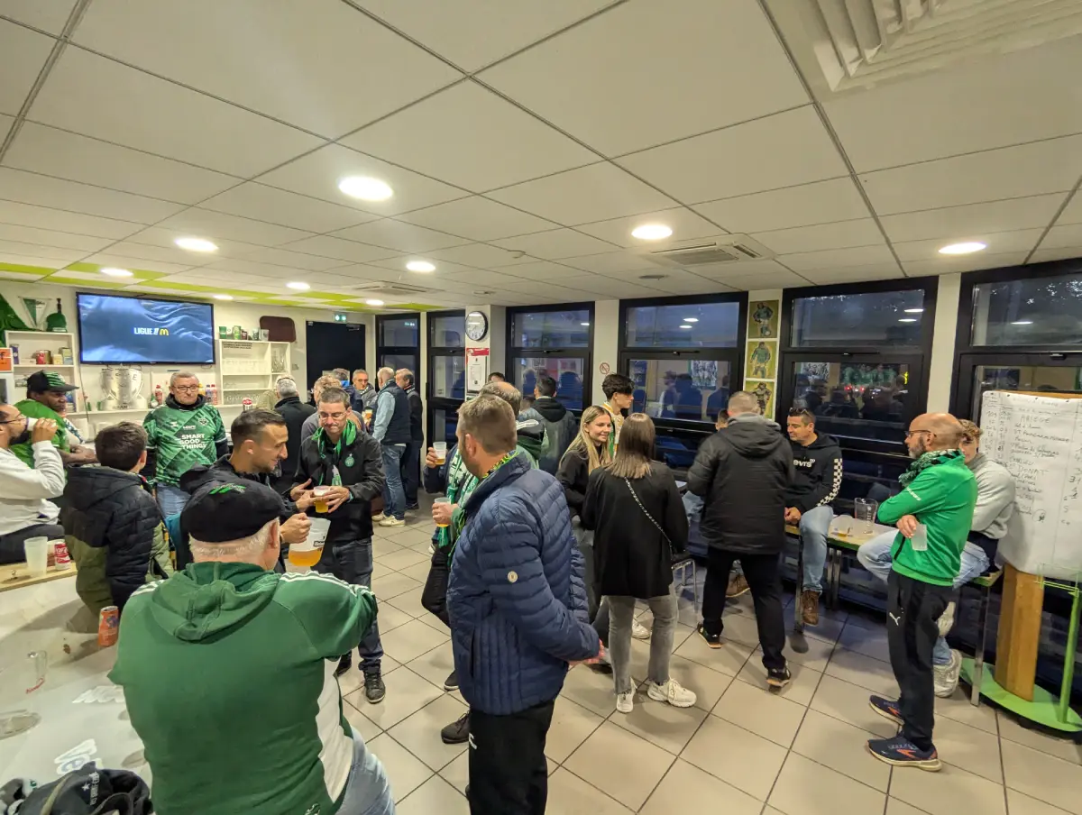 Fédération des associés supporters stéphanois - Siège et bar (9)